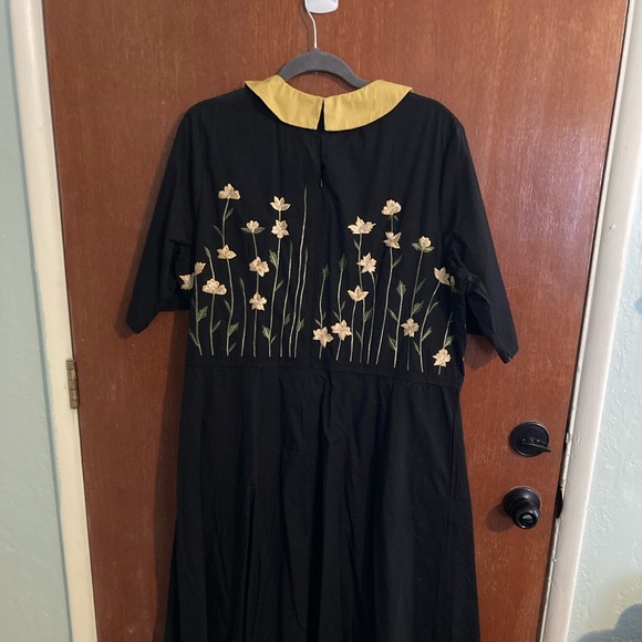 Twee Black and yellow Peter Pan Collared flower dress - Picture 3 of 3